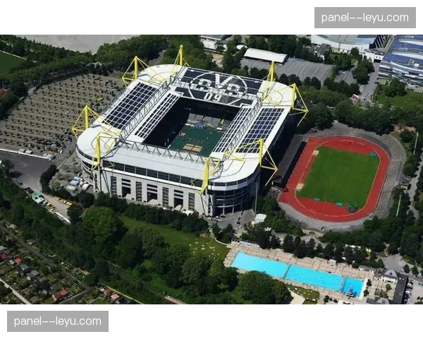 德甲俱乐部球场冠名权收入，成为重要财政来源