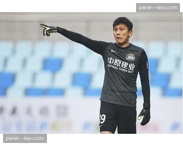 十人河南队顽强逼平武汉三镇，门将王国明多次神扑