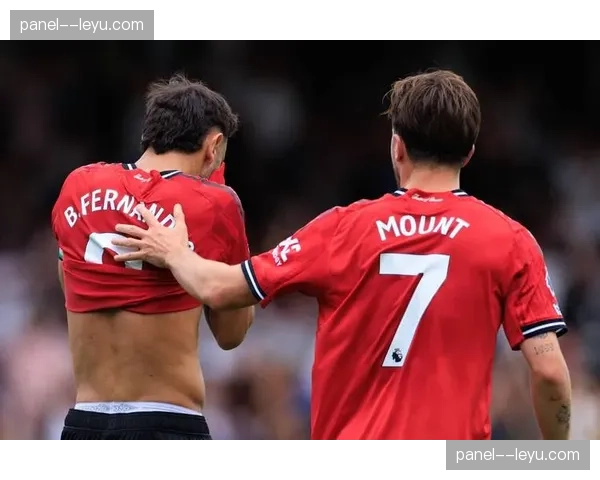 即时：点球！B费主罚命中，曼联客场1-0领先卢顿